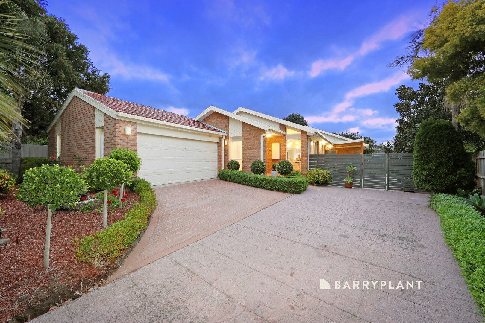3 bedrooms House in 11 Affleck Way ROWVILLE VIC, 3178