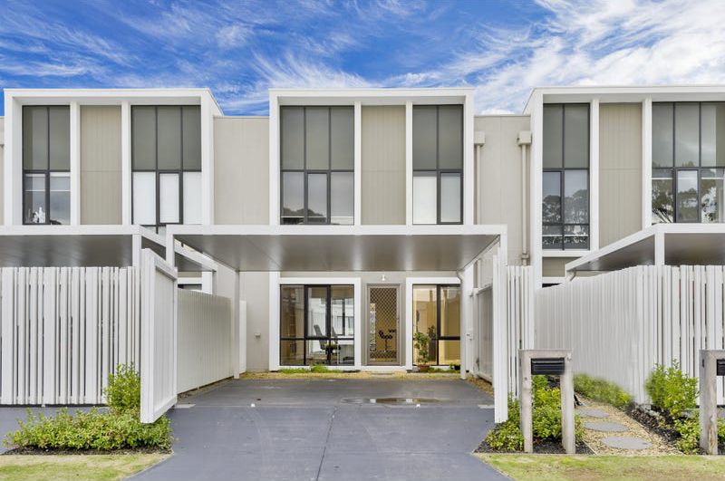 4 bedrooms Townhouse in 6 Bombala Street SPRINGVALE VIC, 3171