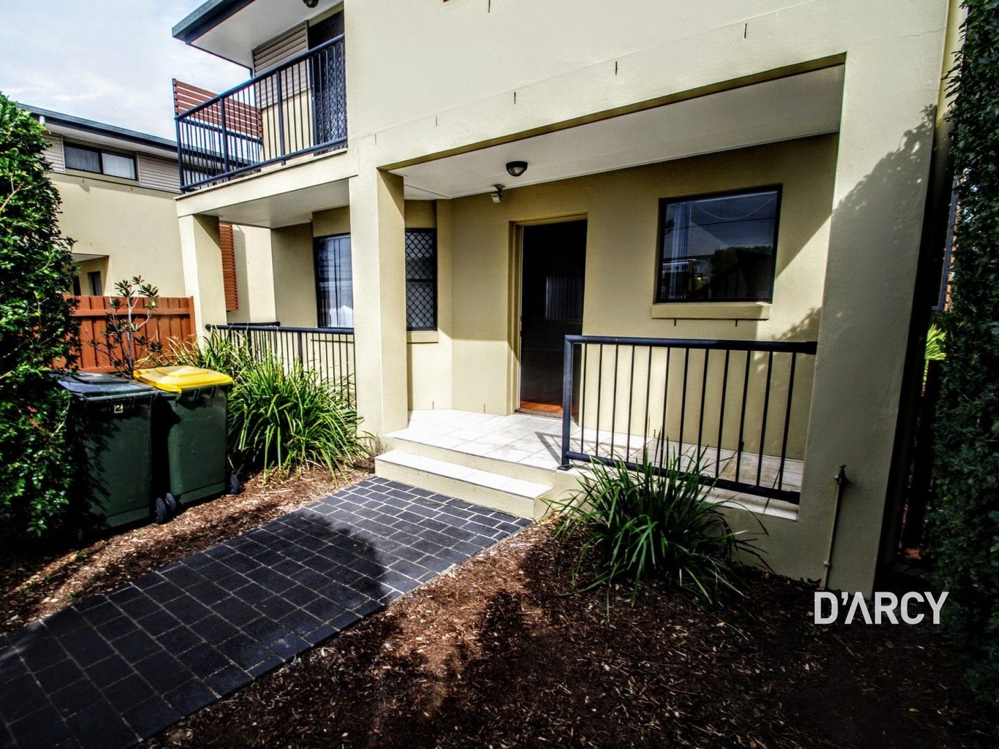 3 bedrooms Apartment / Unit / Flat in 2/146 Station Road INDOOROOPILLY QLD, 4068