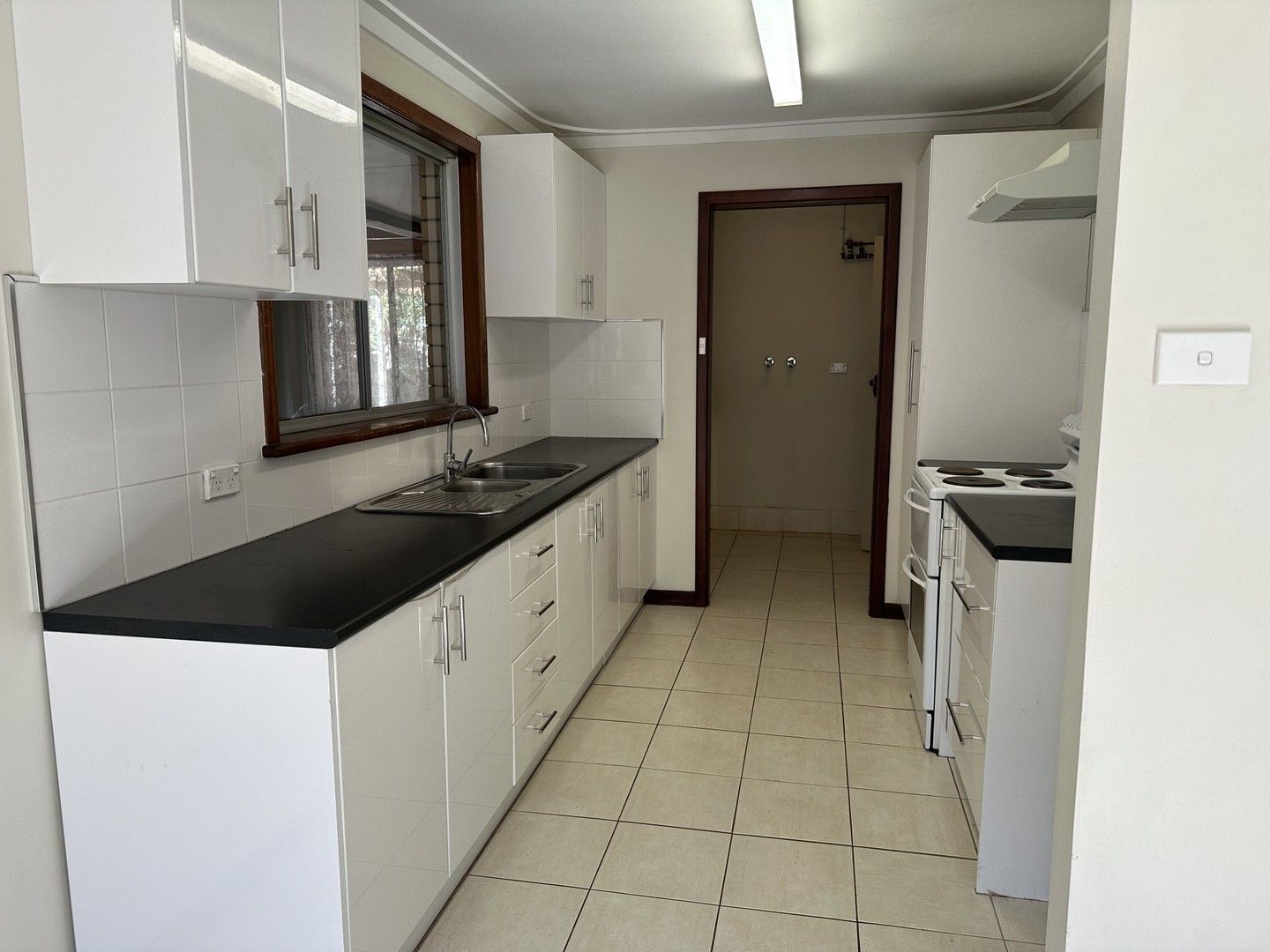 3 bedrooms House in 221 Eighth Street WONTHELLA WA, 6530