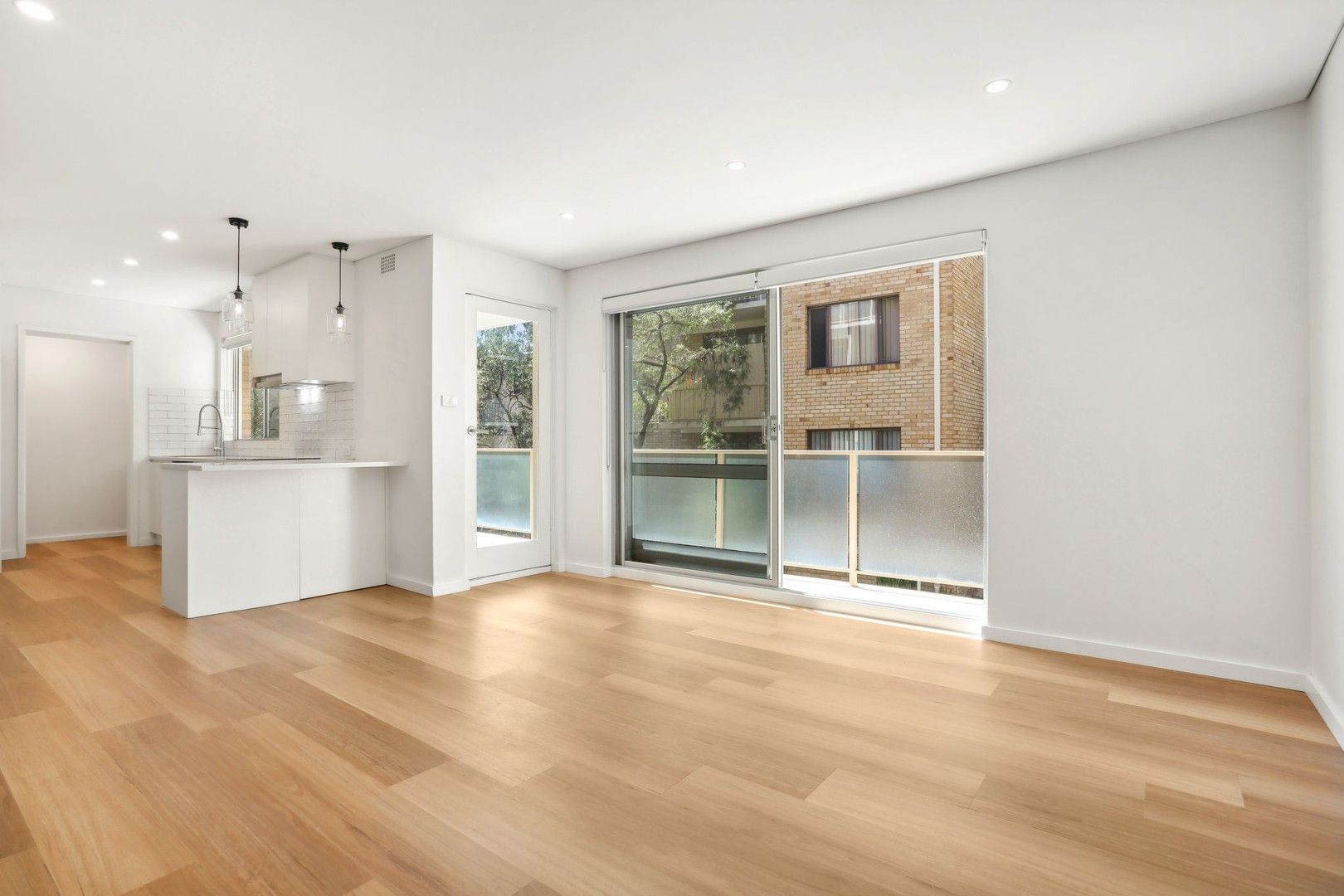 2 bedrooms Apartment / Unit / Flat in 6/44 The Crescent DEE WHY NSW, 2099