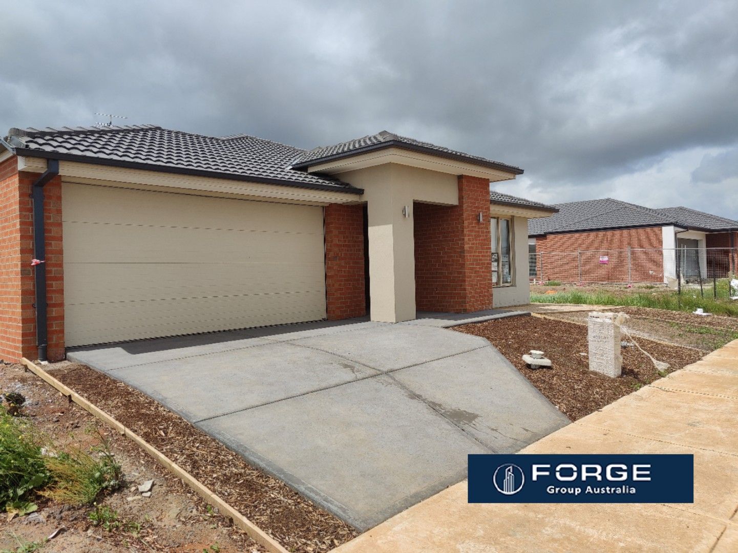 4 bedrooms House in 5 Longtown circuit THORNHILL PARK VIC, 3335