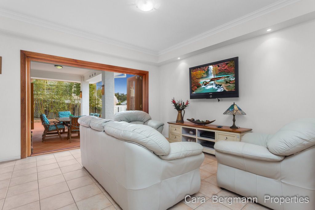 8 Dellwood Court, Ferny Hills QLD 4055, Image 2