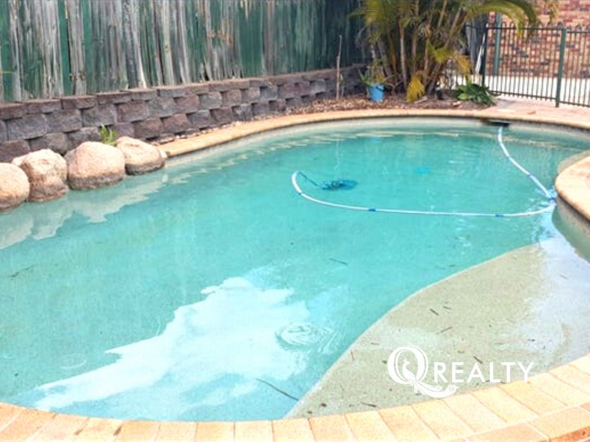 4 bedrooms House in 6 Janmore Place PARKINSON QLD, 4115