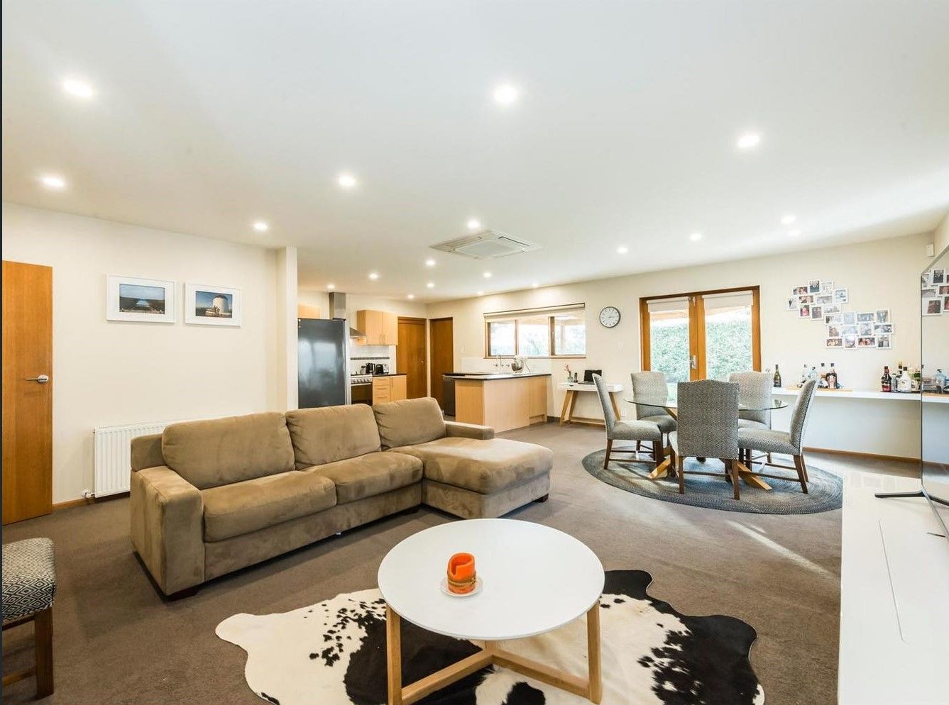 3 bedrooms House in 25 Kenjulie Drive BENTLEIGH EAST VIC, 3165