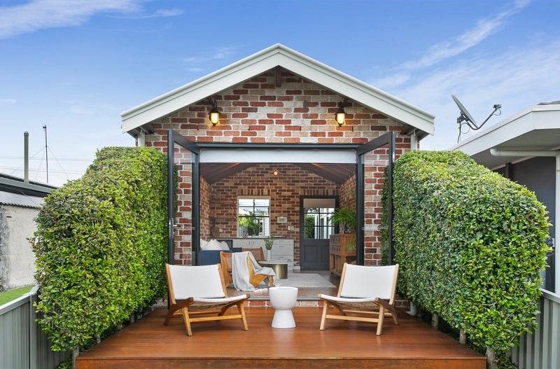 90 Tallebudgera Drive, Palm Beach QLD 4221 House For Rent 2,250