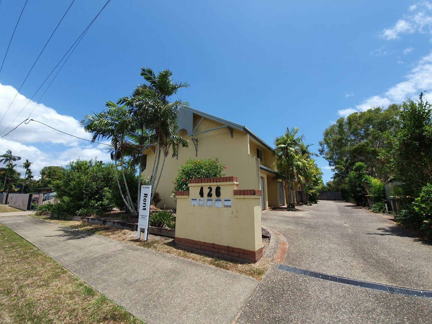 1/426 Mccoombe Street, Mooroobool QLD 4870, Image 0