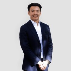 Daniel Lai, Sales representative