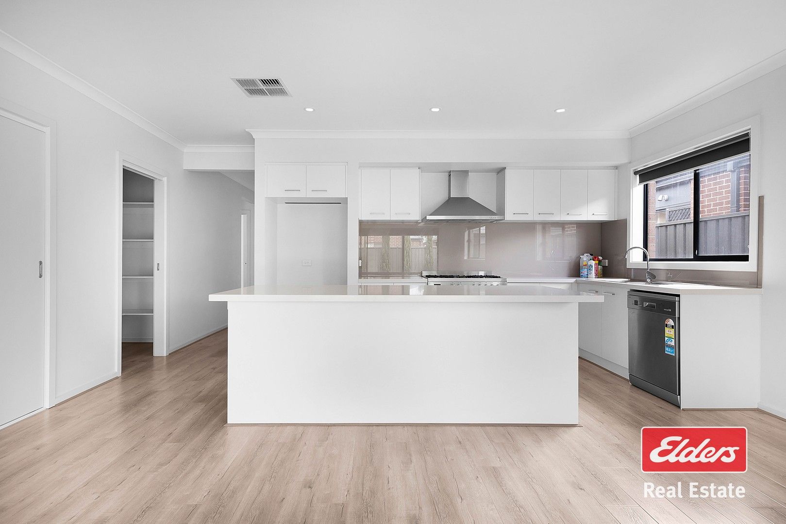 4 bedrooms House in 7 Pinebank Street WERRIBEE VIC, 3030