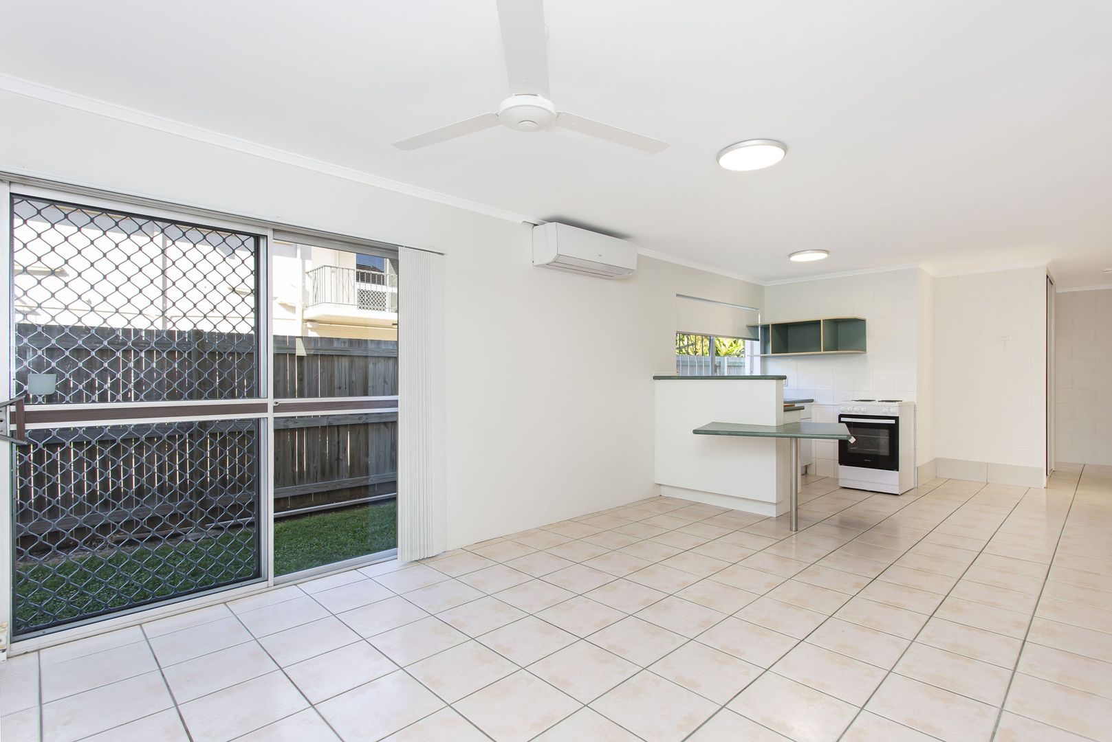 2/10 Ethel Street, Hyde Park QLD 4812, Image 1