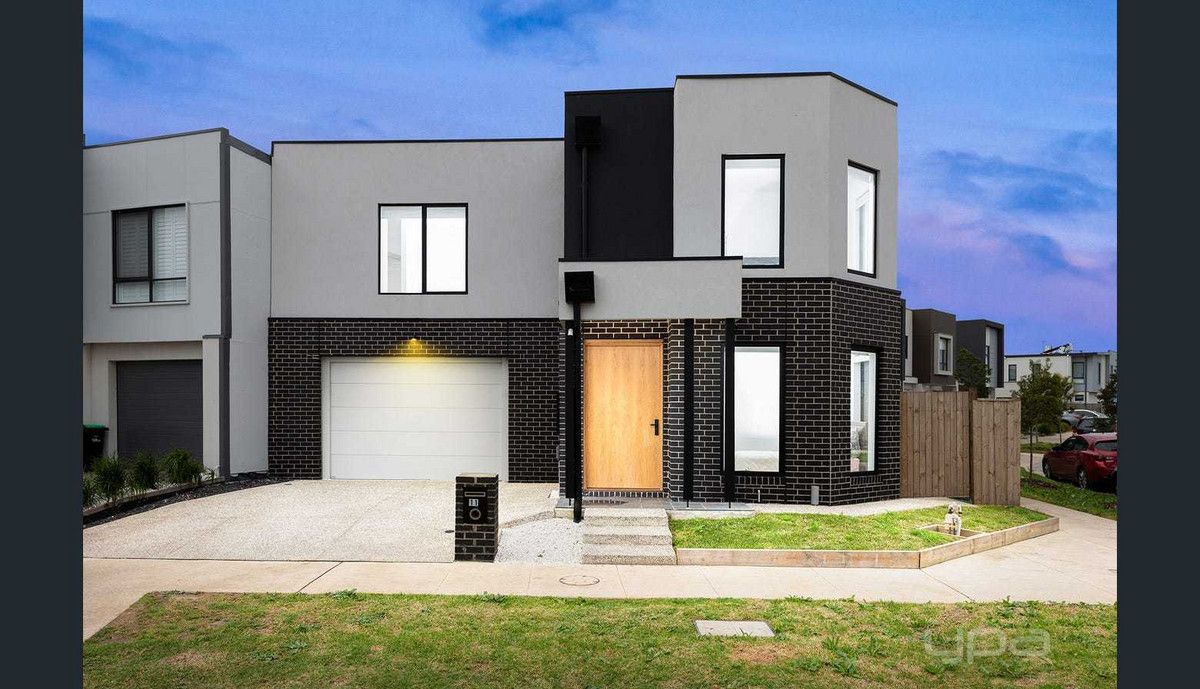 5 bedrooms Townhouse in 11 Basten Avenue DEANSIDE VIC, 3336
