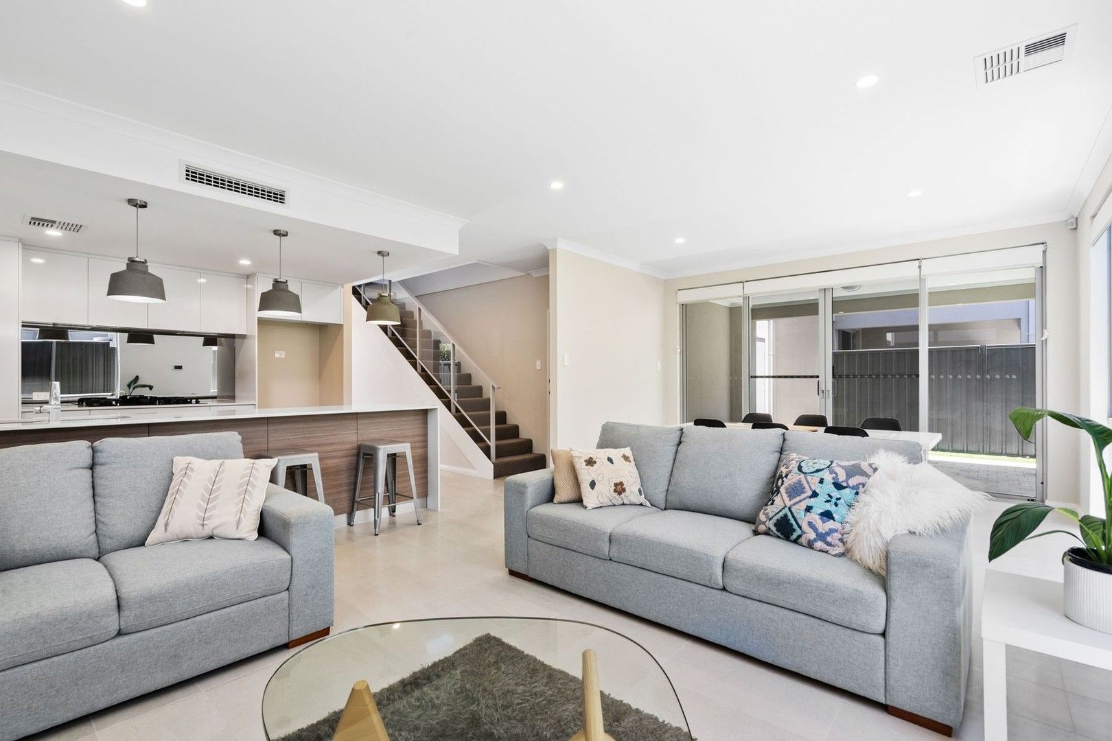 4 bedrooms House in 32A PORTREE WAY ARDROSS WA, 6153