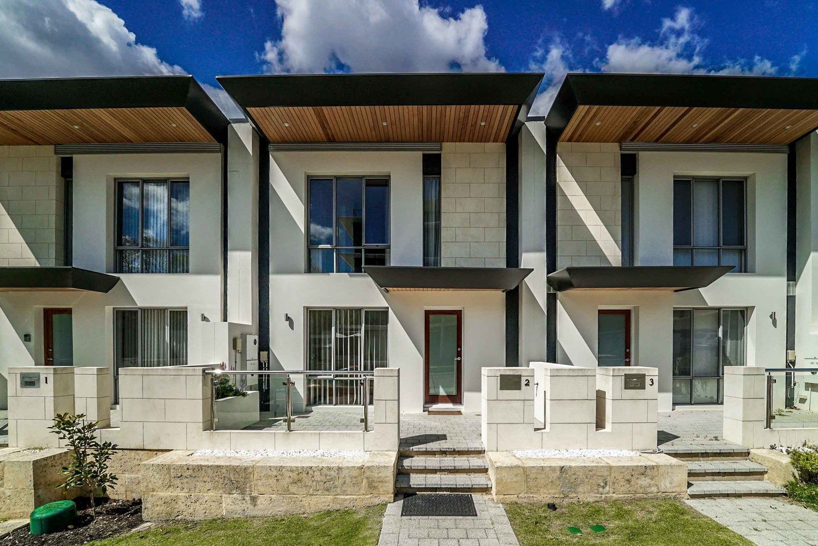 4 bedrooms Townhouse in 2/2 First Avenue APPLECROSS WA, 6153