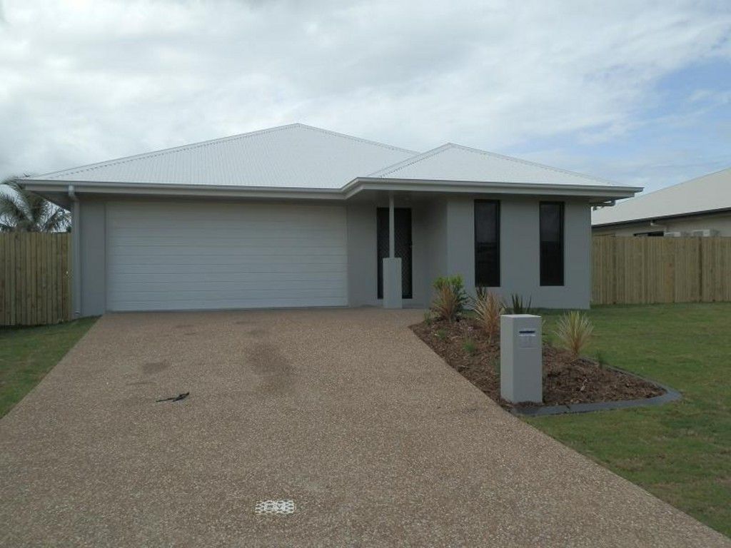 4 bedrooms House in 17 RODEO DRIVE MOUNT LOUISA QLD, 4814