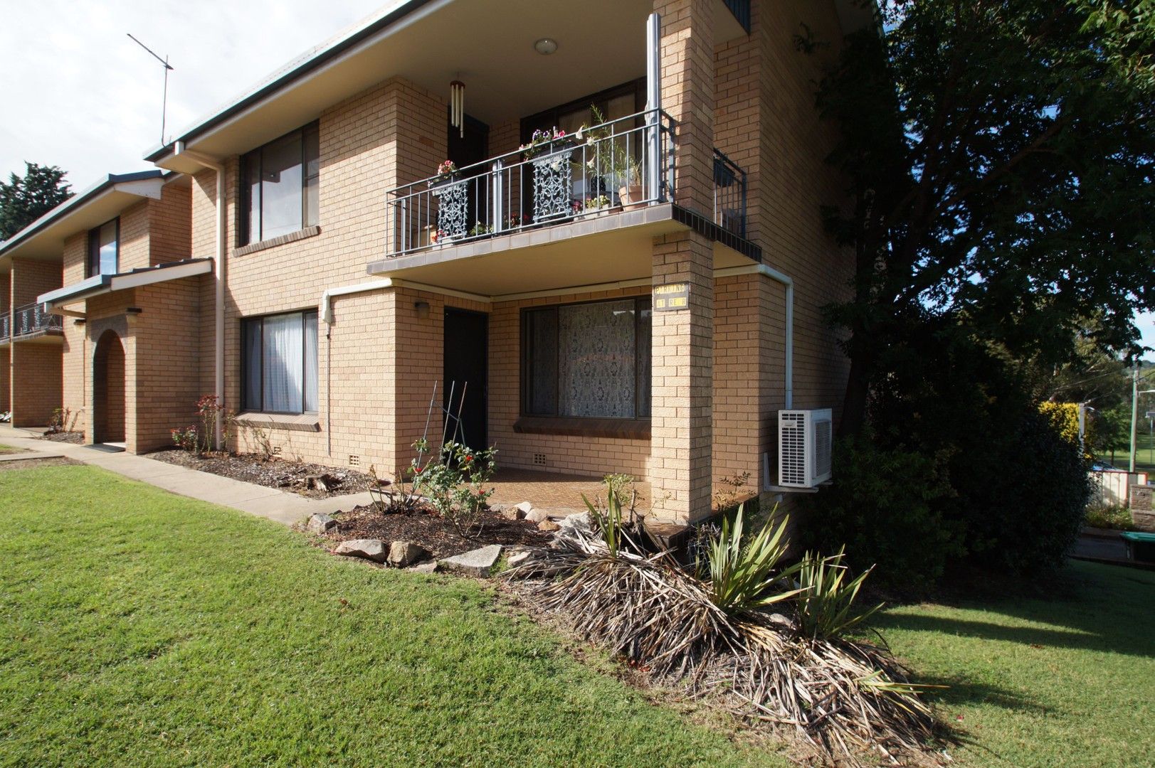 2 bedrooms Apartment / Unit / Flat in 4/196-198 Donnelly Street ARMIDALE NSW, 2350
