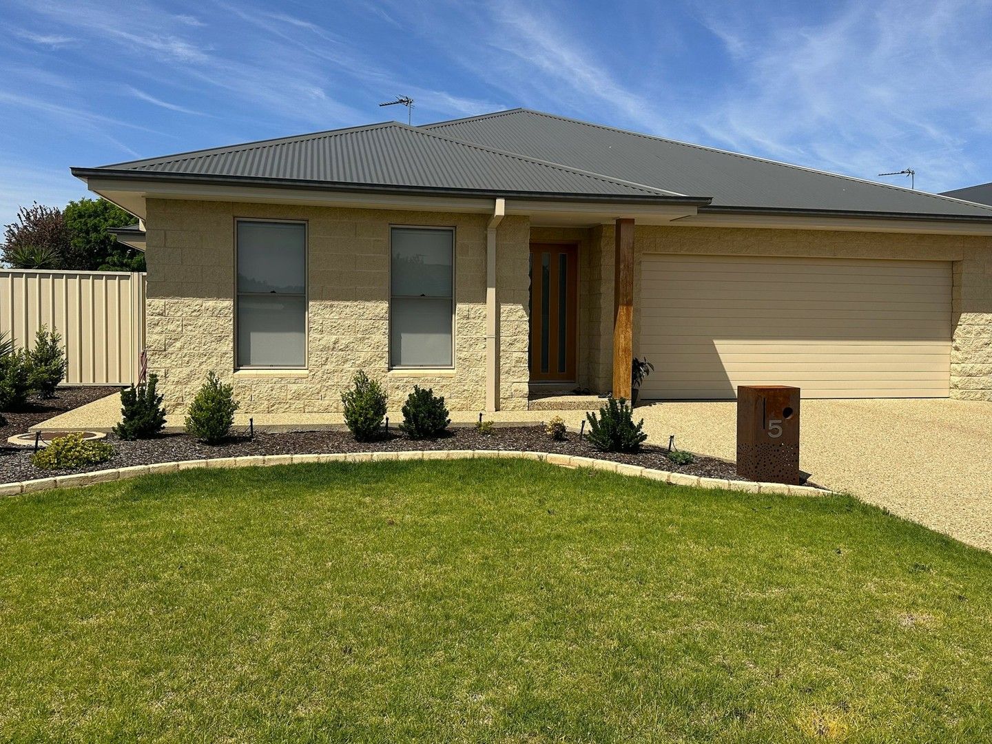3 bedrooms Apartment / Unit / Flat in 5 Verri Street GRIFFITH NSW, 2680