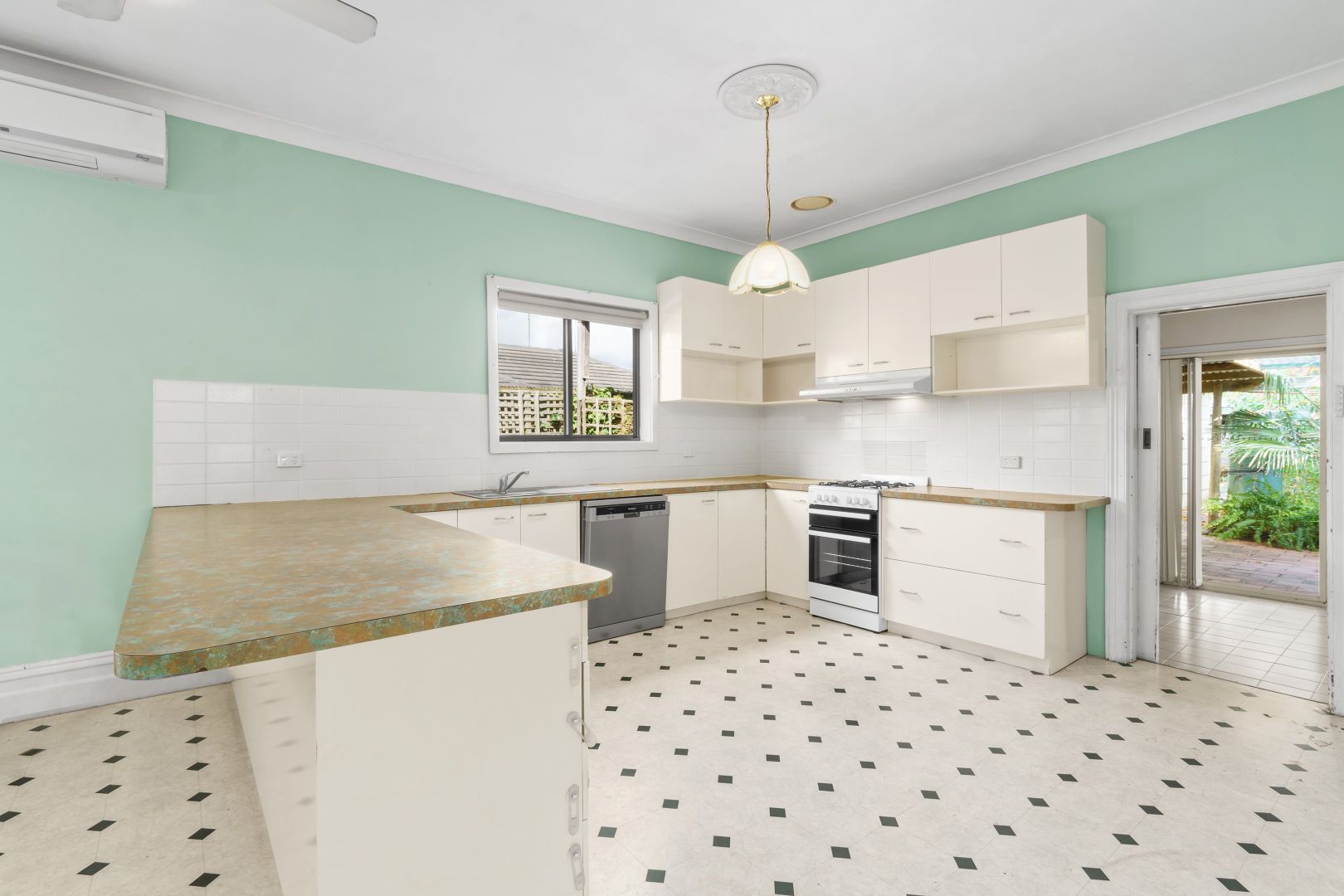 3 Queen St, Colac VIC 3250 House For Rent Domain