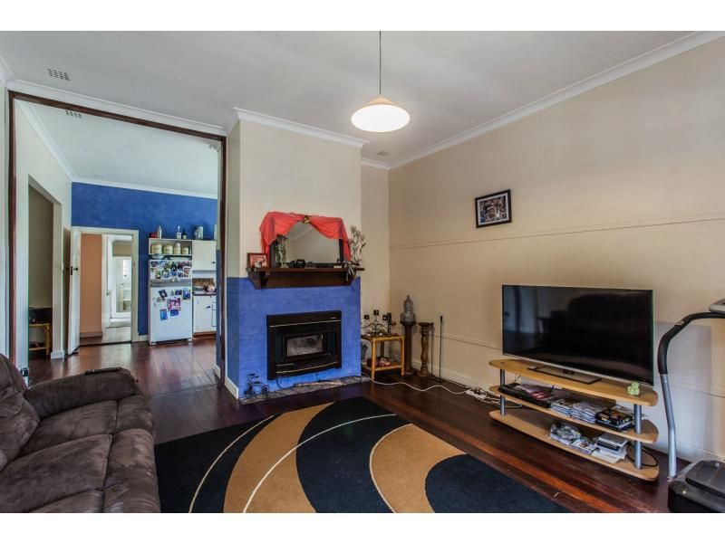 37 Marginata Crescent, Dwellingup WA 6213, Image 2