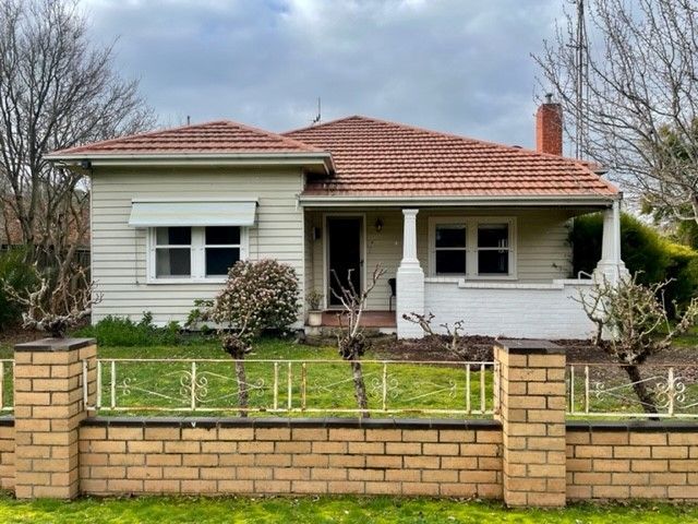 2 bedrooms House in 19 Templeton Street EUROA VIC, 3666