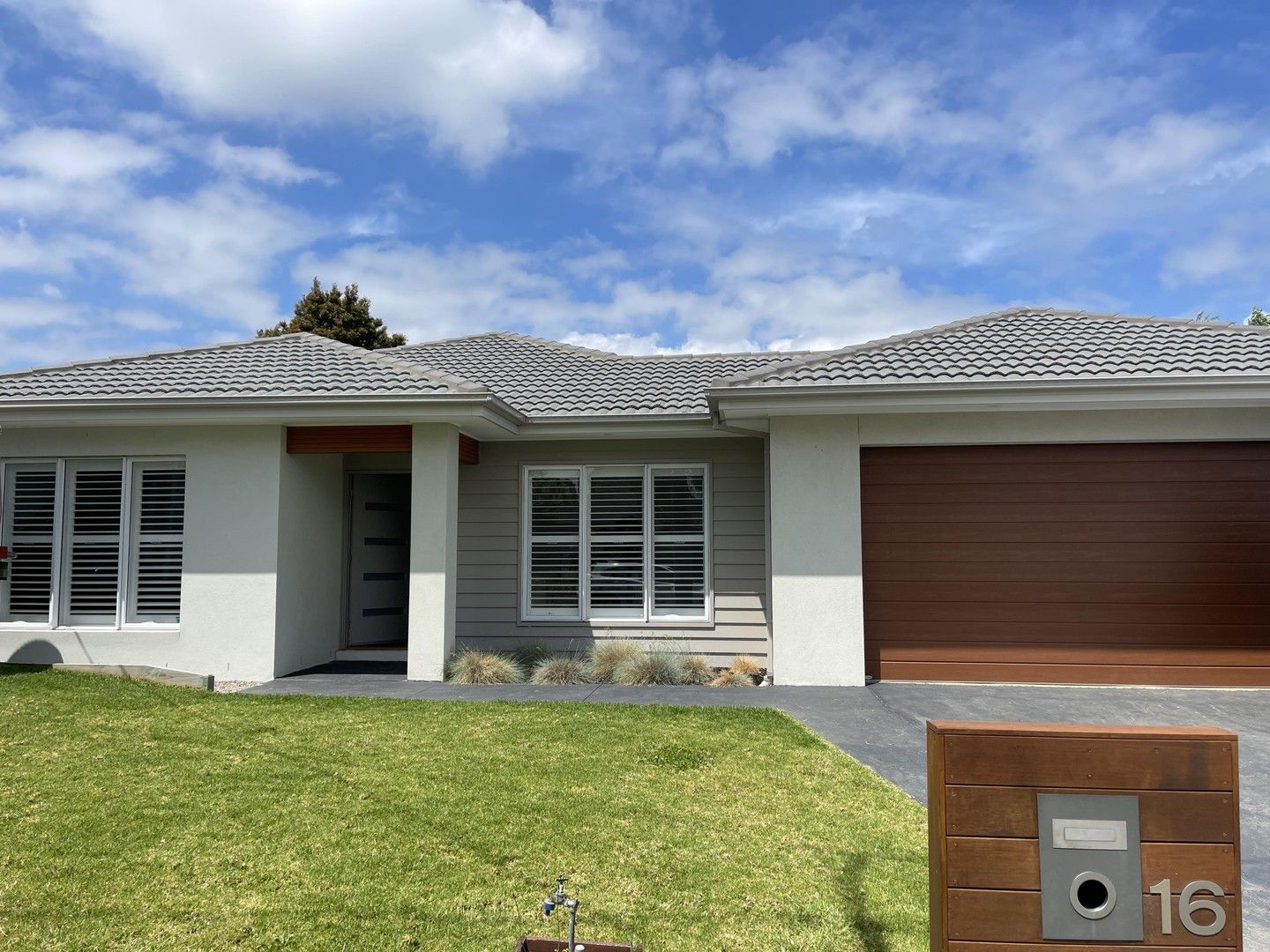 4 bedrooms House in 16 Kimtara Court SOMERVILLE VIC, 3912