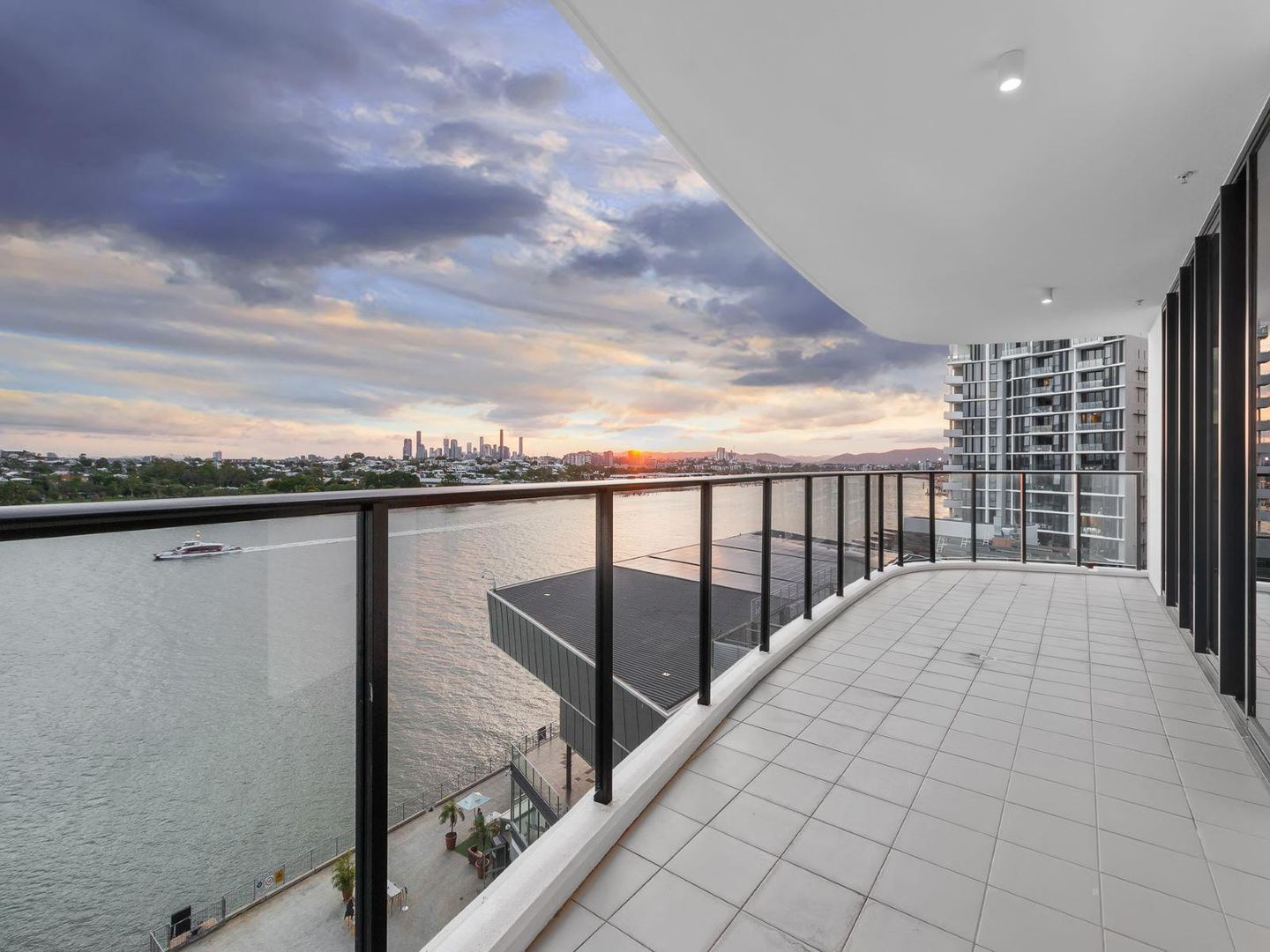 10704/7 Wharf Street, Hamilton Property History & Address Research Domain
