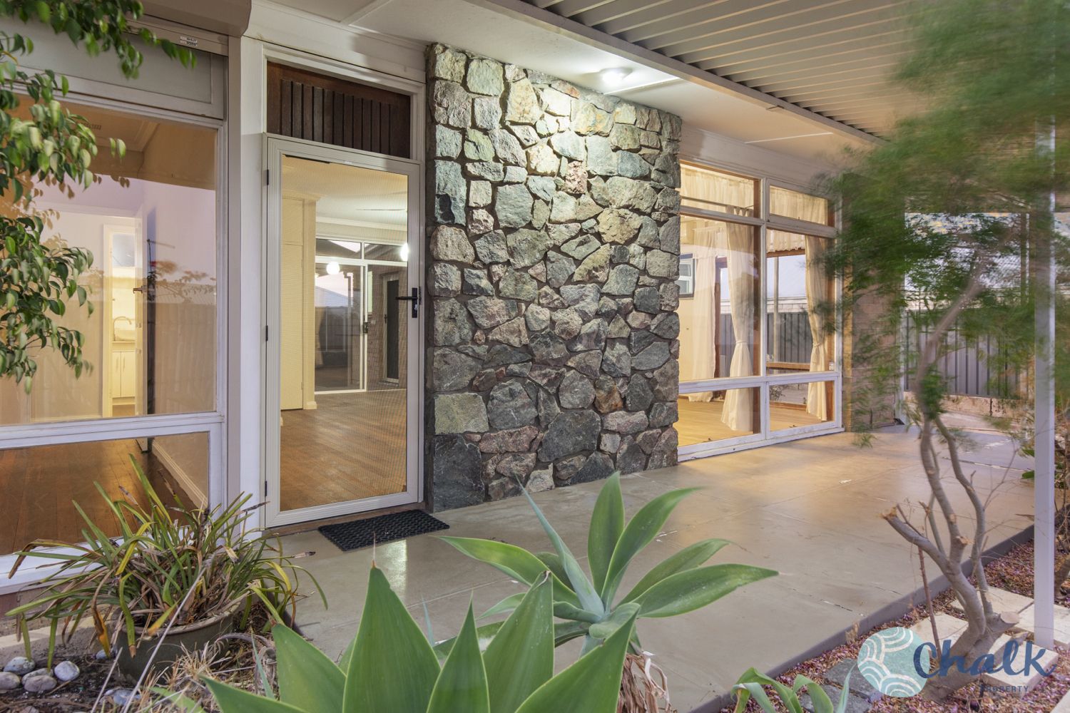 2 bedrooms House in 145A Safety Bay Road SHOALWATER WA, 6169