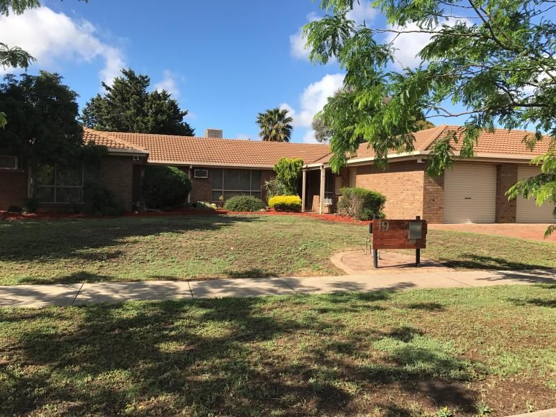 19 St Andrews Drive, Werribee Property History & Address Research