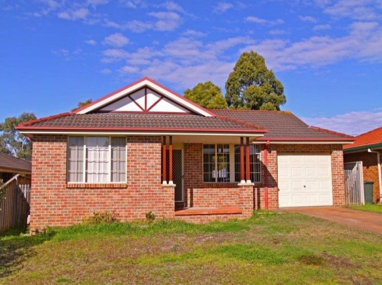 4 bedrooms House in 9 Cycas Place STANHOPE GARDENS NSW, 2768