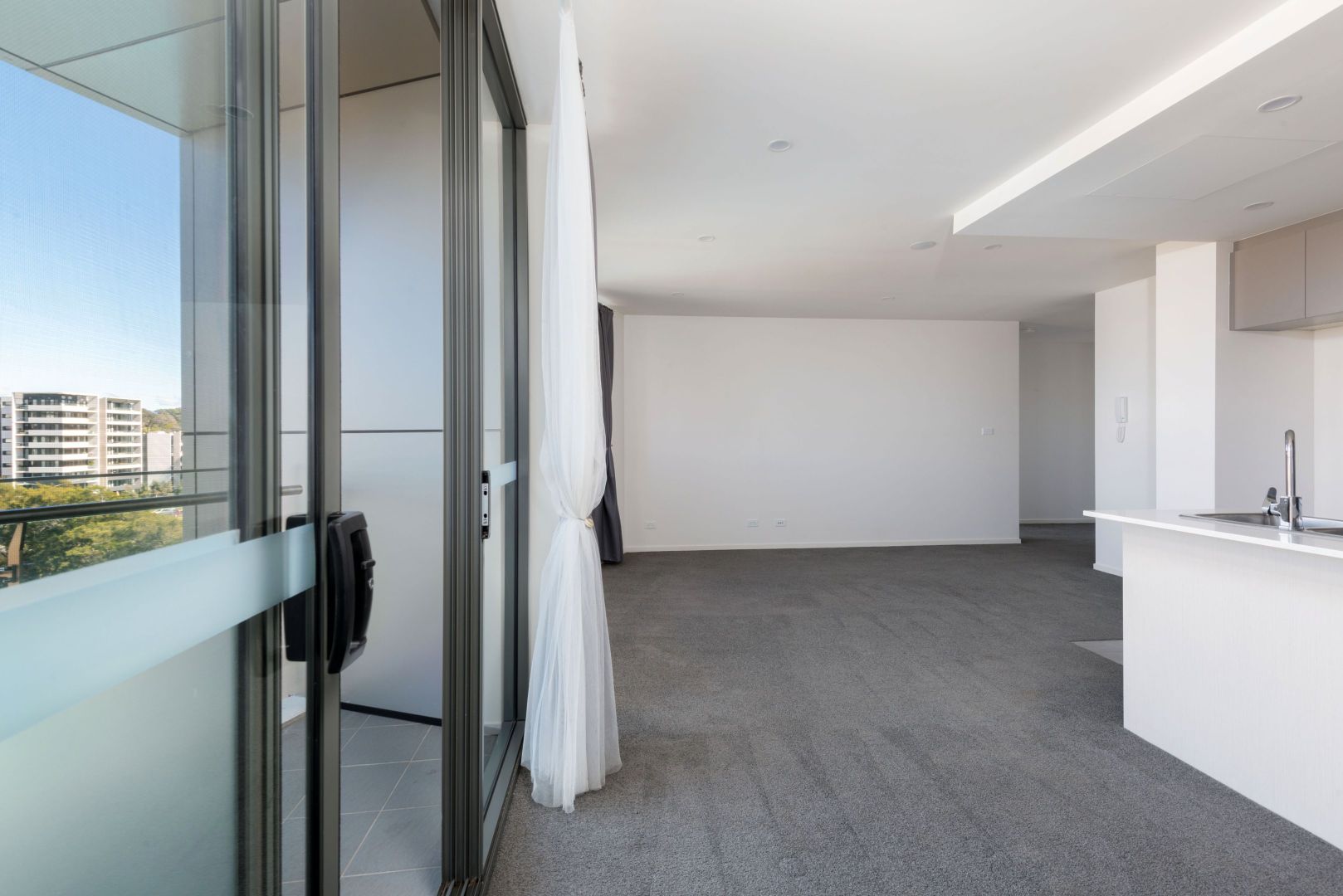 317/7 Irving Street, Phillip ACT 2606, Image 2