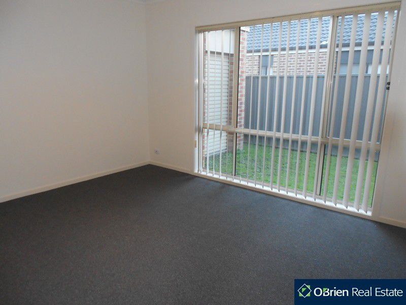 32 Britton Drive, Pakenham VIC 3810, Image 1