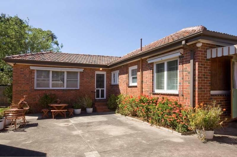 11 Bronte Avenue, BURWOOD VIC 3125, Image 2