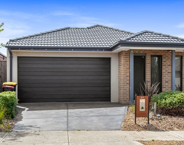 37 Rockfern Crescent, Diggers Rest VIC 3427