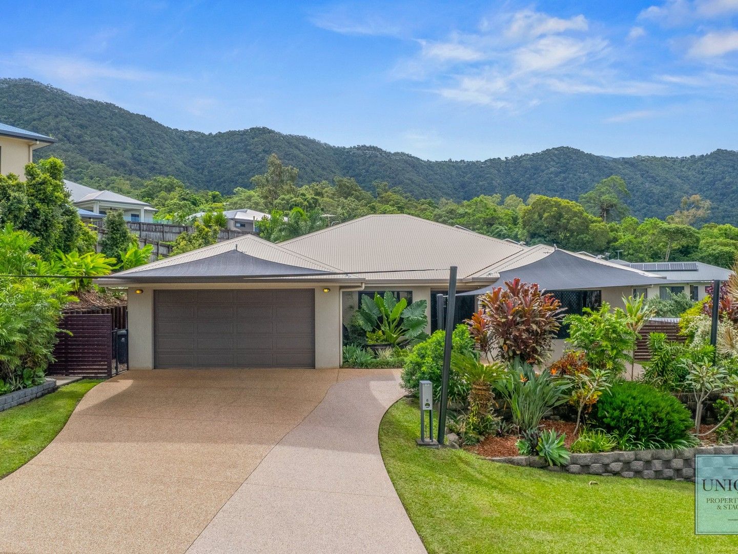 4 bedrooms House in 6 Densmore Close BENTLEY PARK QLD, 4869