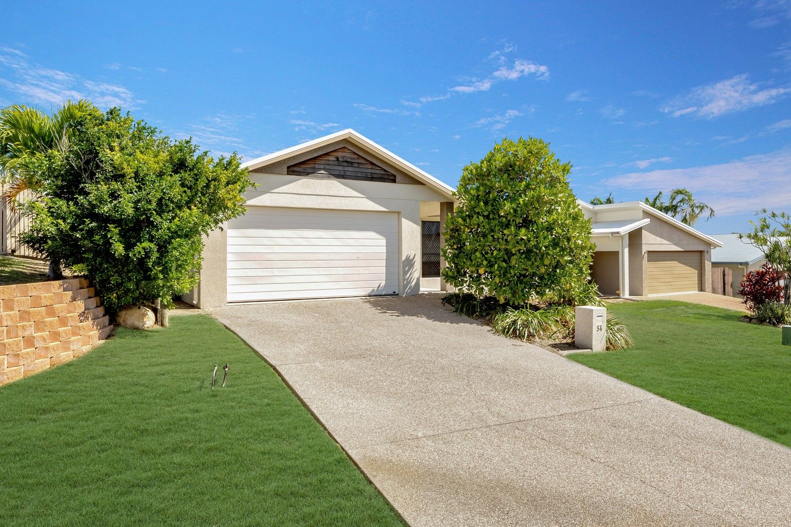 4 bedrooms House in 54 Minaret Way MOUNT LOUISA QLD, 4814