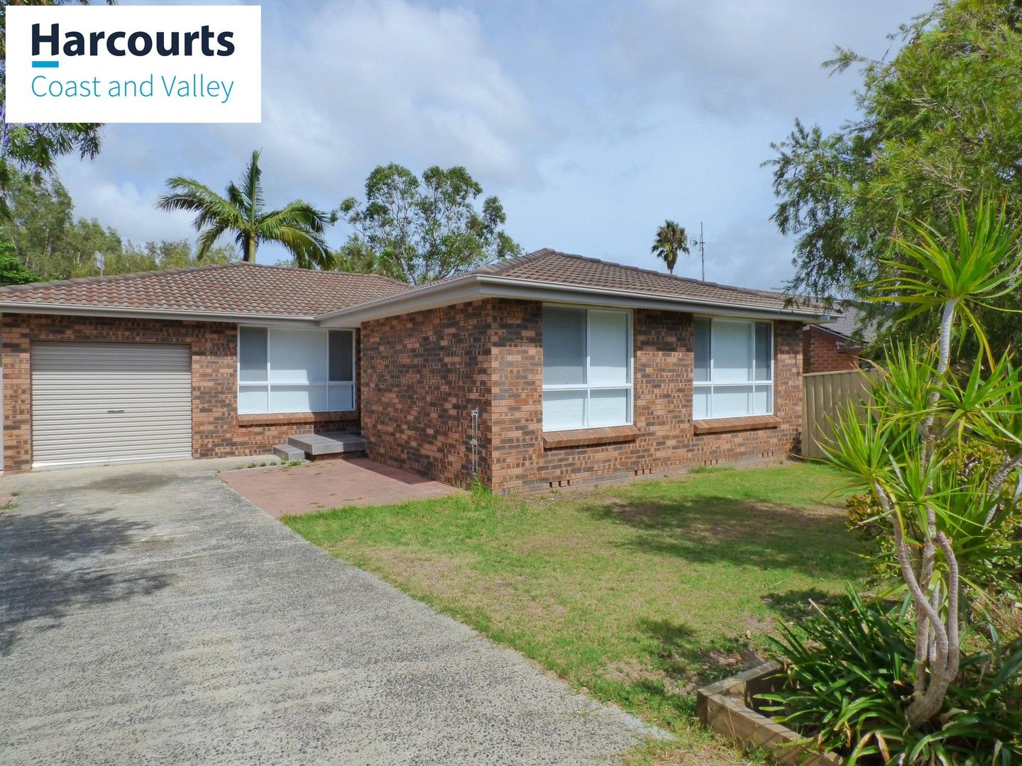 4 bedrooms House in 4 Thomas Mitchell Road KILLARNEY VALE NSW, 2261