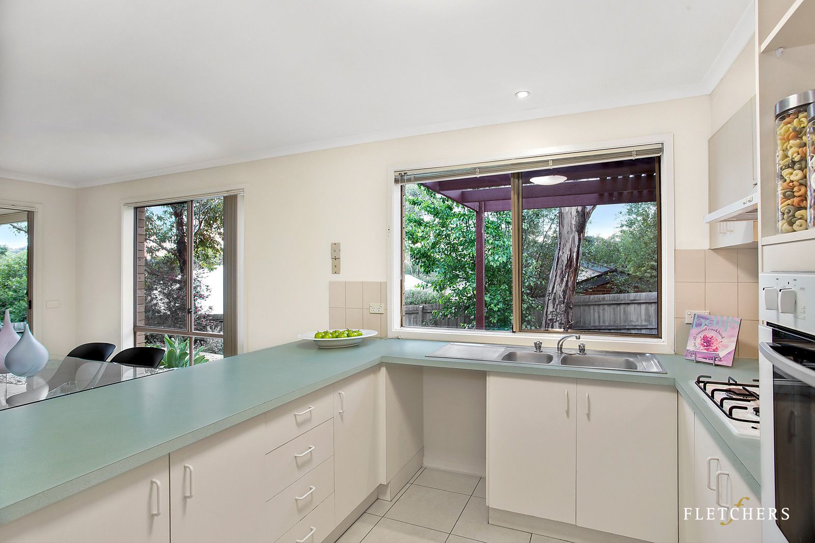 4 Tara Court, Yallambie VIC 3085, Image 2