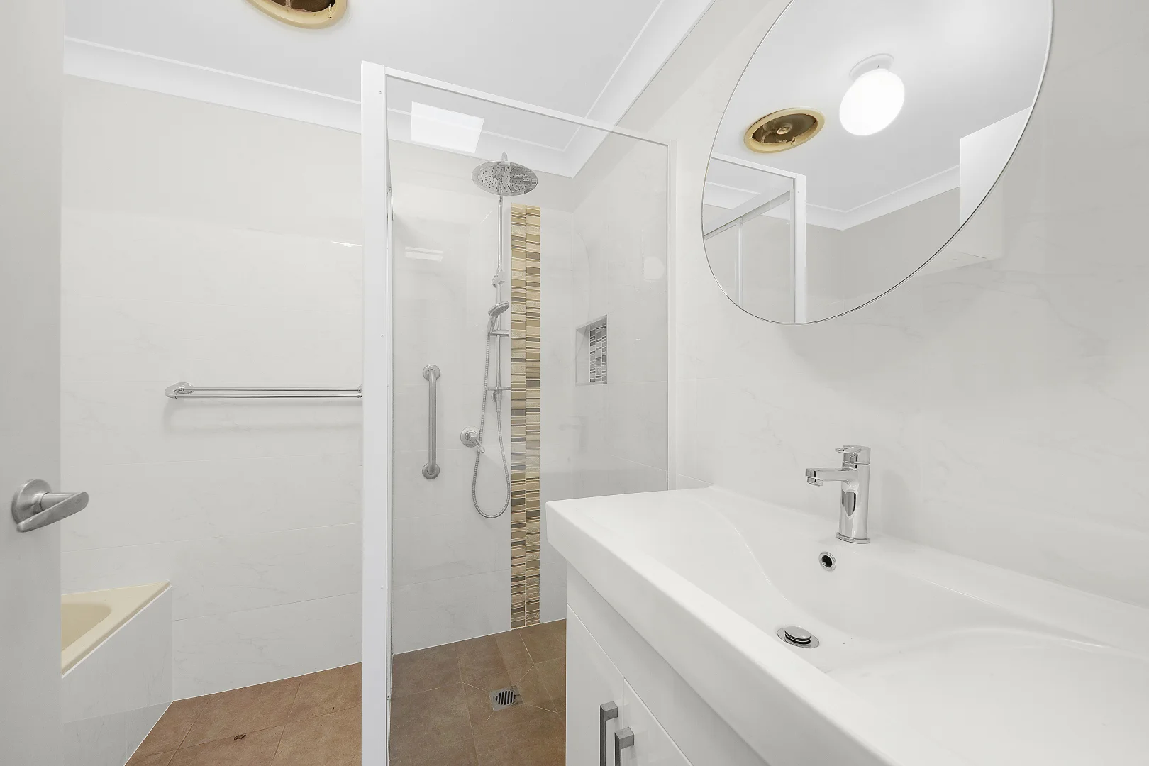 Additional image 5 of 9 Scarlet Close, Metford NSW 2323