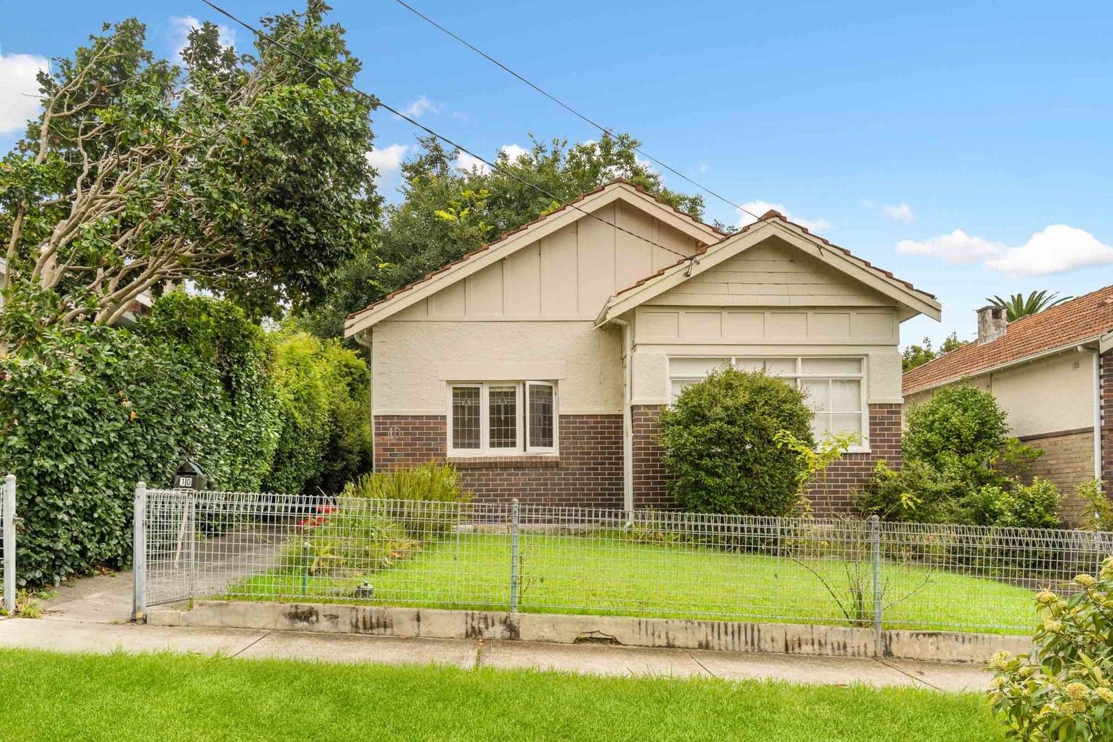 2 bedrooms House in 10 Third Avenue WILLOUGHBY EAST NSW, 2068