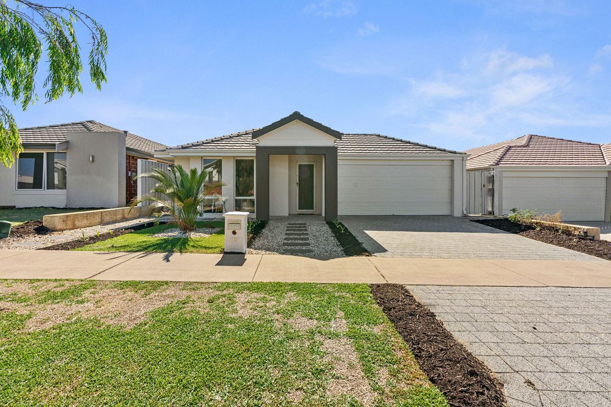 3 bedrooms House in 10 Pineroo Terrace ELLENBROOK WA, 6069