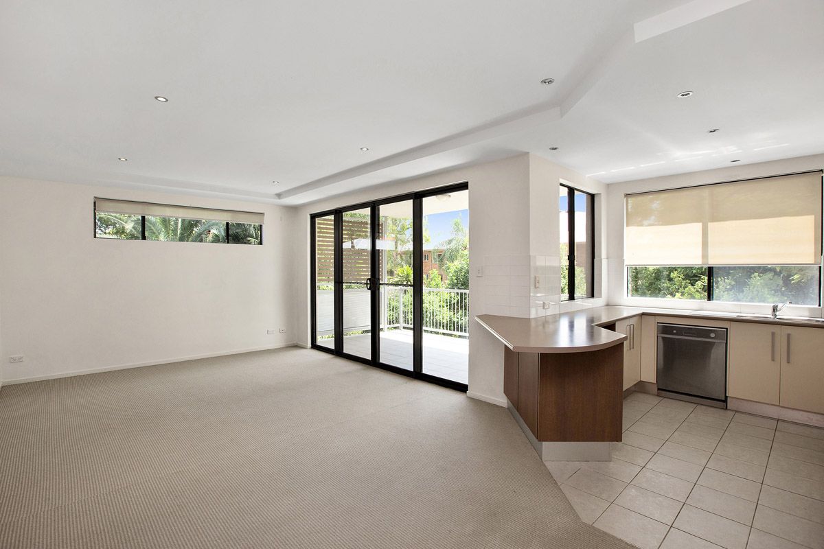 3 bedrooms Apartment / Unit / Flat in 3/26 Lambert Road INDOOROOPILLY QLD, 4068