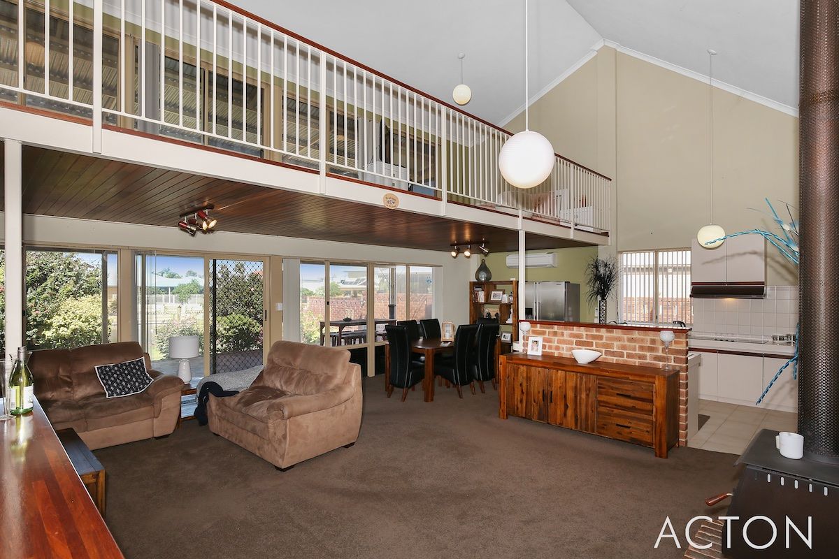 4 Oomoo Place, South Yunderup WA 6208, Image 2