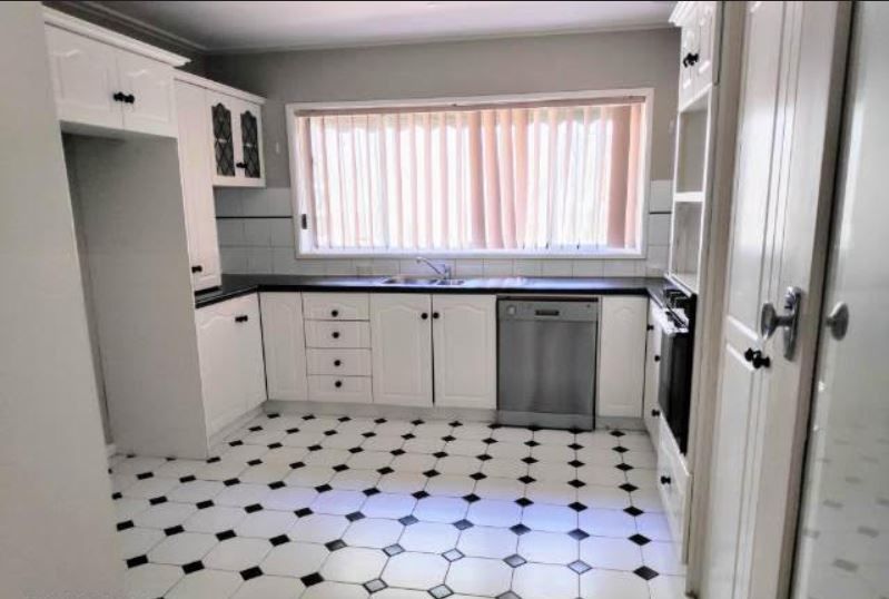 4 bedrooms House in 2 Rivoli Court MOUNT WAVERLEY VIC, 3149