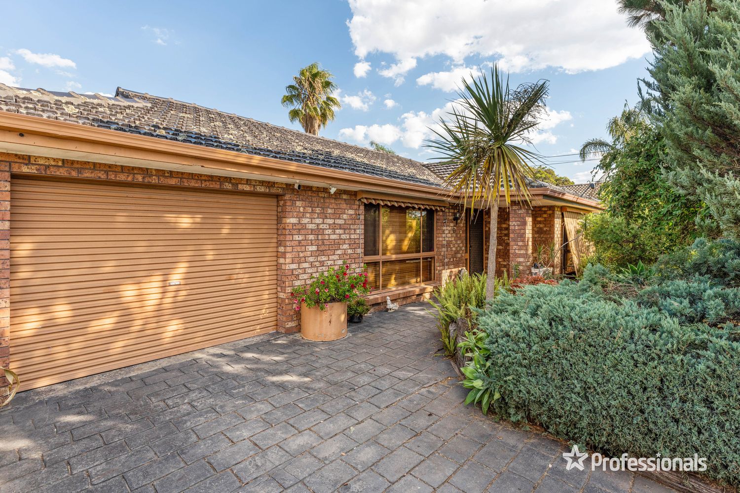 6 Edgeware Close, Kealba VIC 3021, Image 0