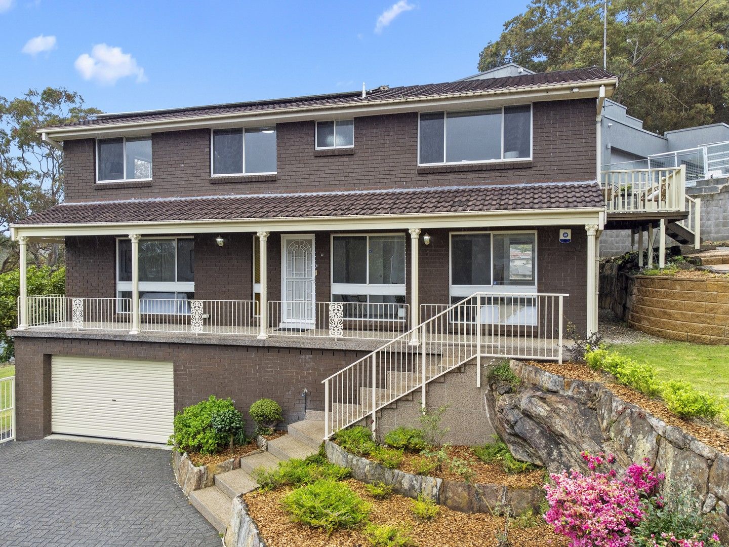 4 bedrooms House in 15 Amber Close THORNLEIGH NSW, 2120