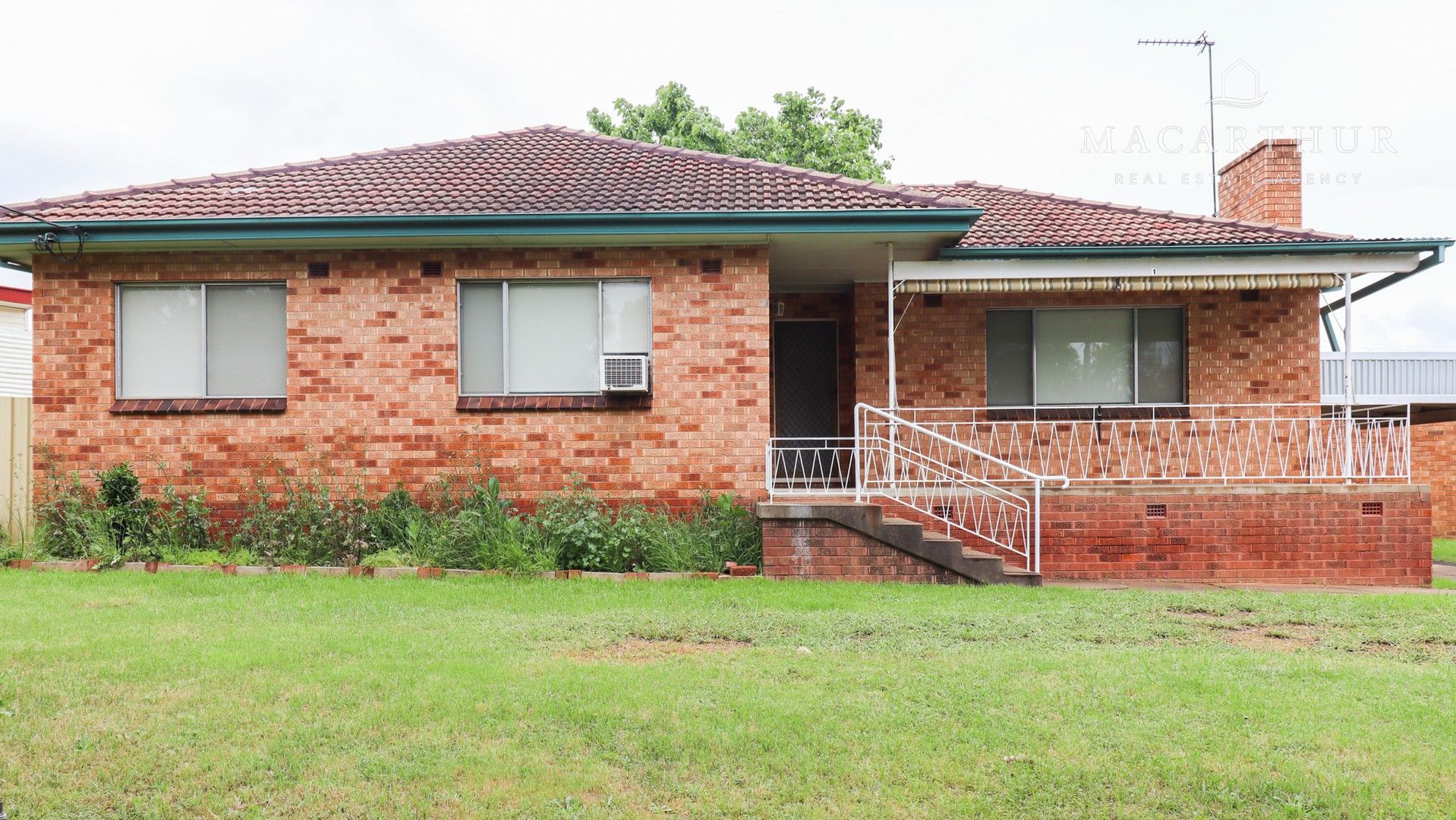 3 bedrooms House in 1 Manoora Avenue MOUNT AUSTIN NSW, 2650