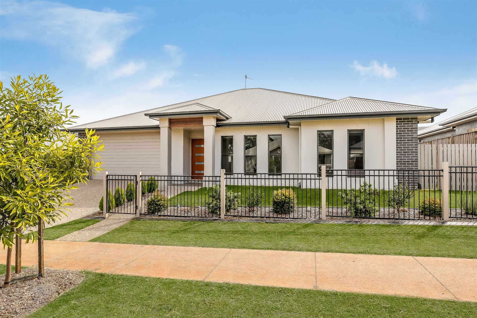 4 bedrooms House in 19 McBurnie Avenue HIGHFIELDS QLD, 4352