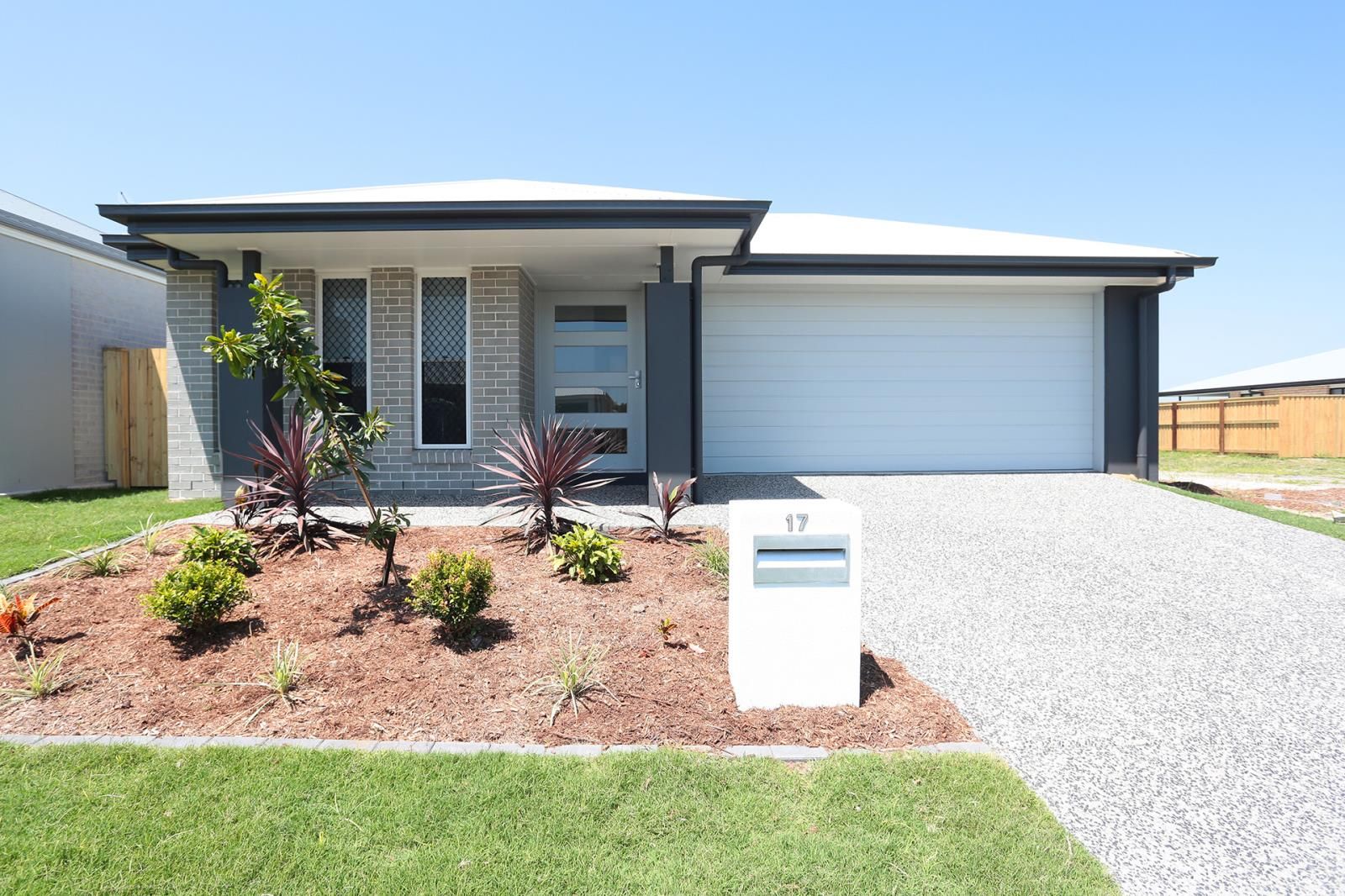 17 Roseleaf Crescent, Palmview QLD 4553