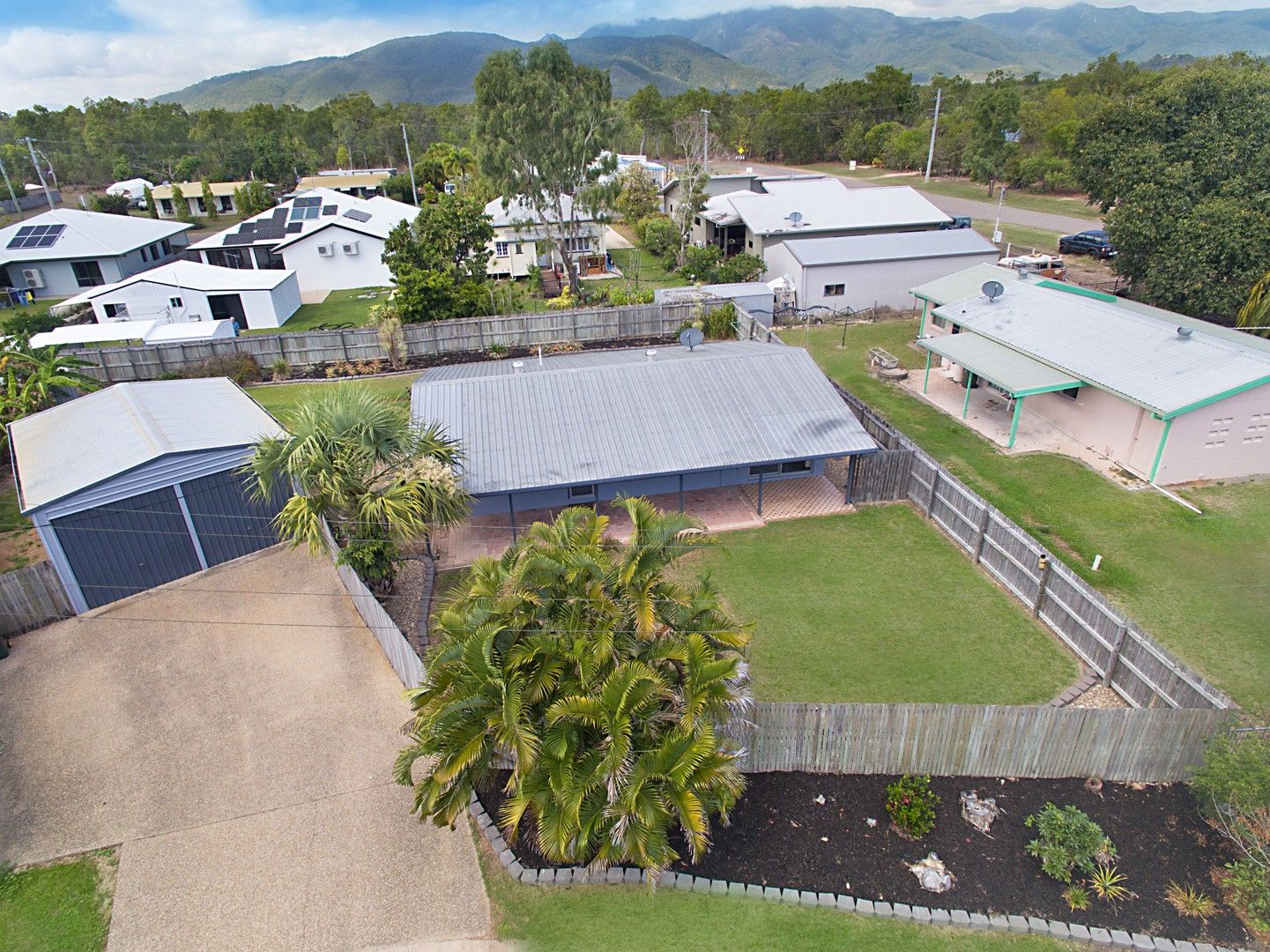 3 bedrooms House in 3 Trevina Court BALGAL BEACH QLD, 4816