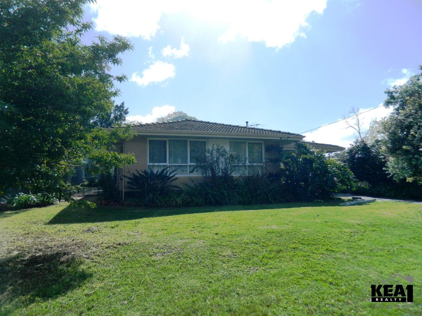 3 bedrooms House in 7 Broula Road KALAMUNDA WA, 6076