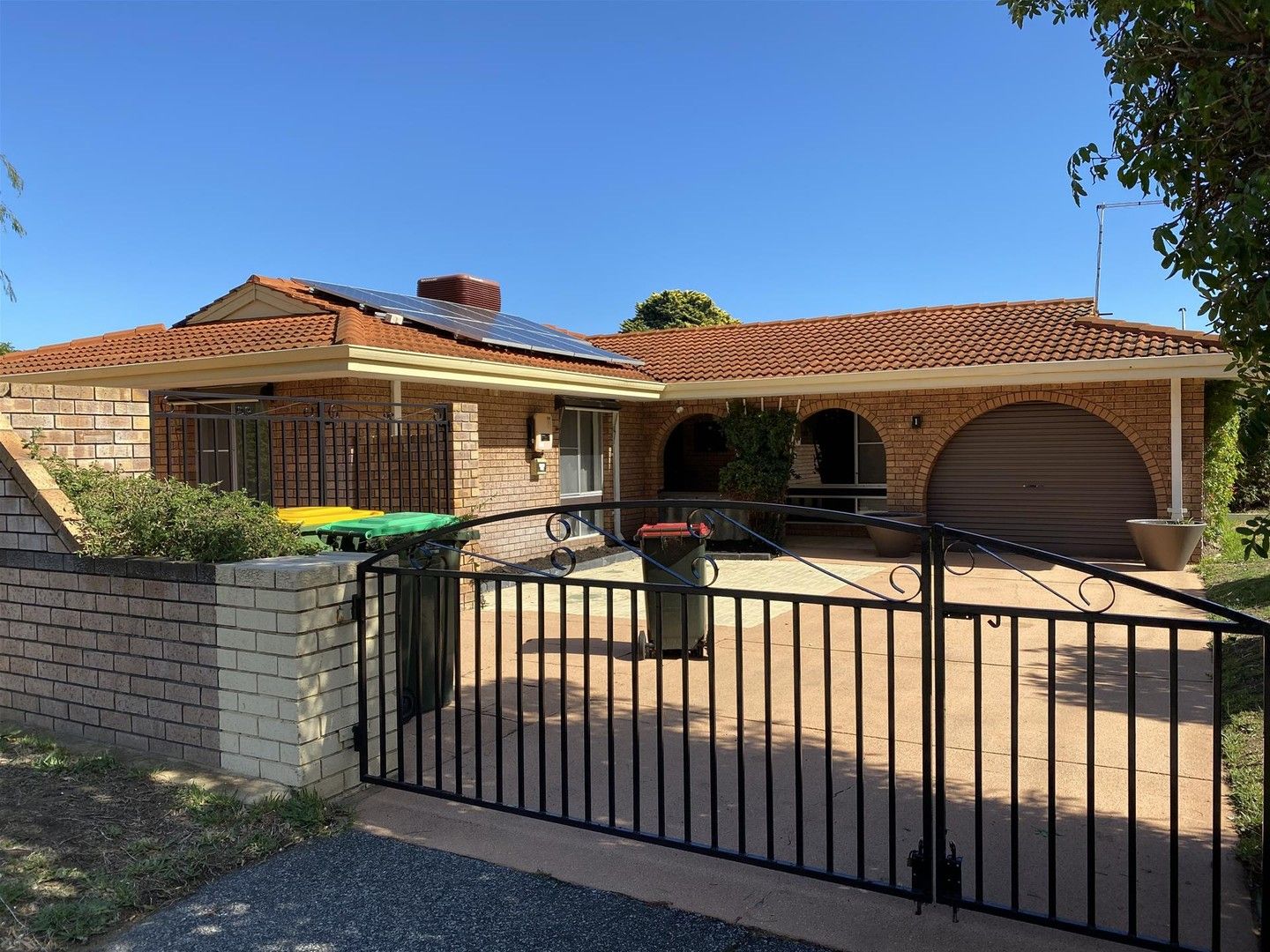 3 bedrooms House in 1 Moorine Court HILLMAN WA, 6168